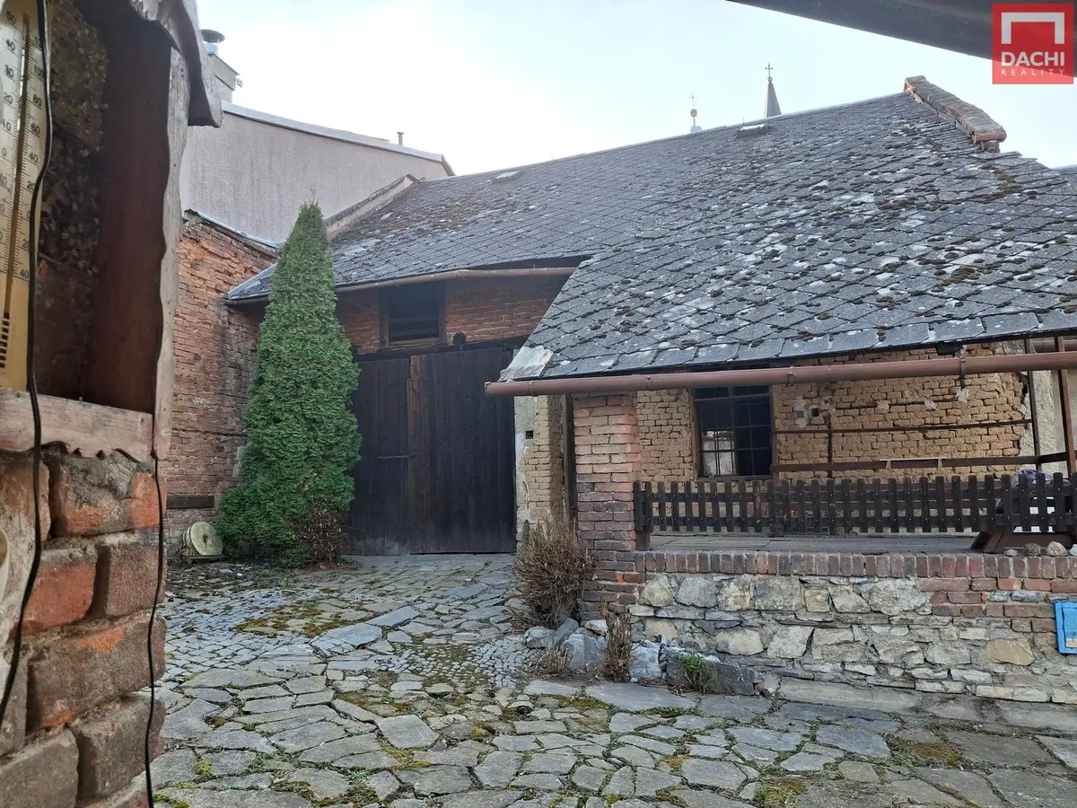 Prodej pozemku 370 m², Charváty