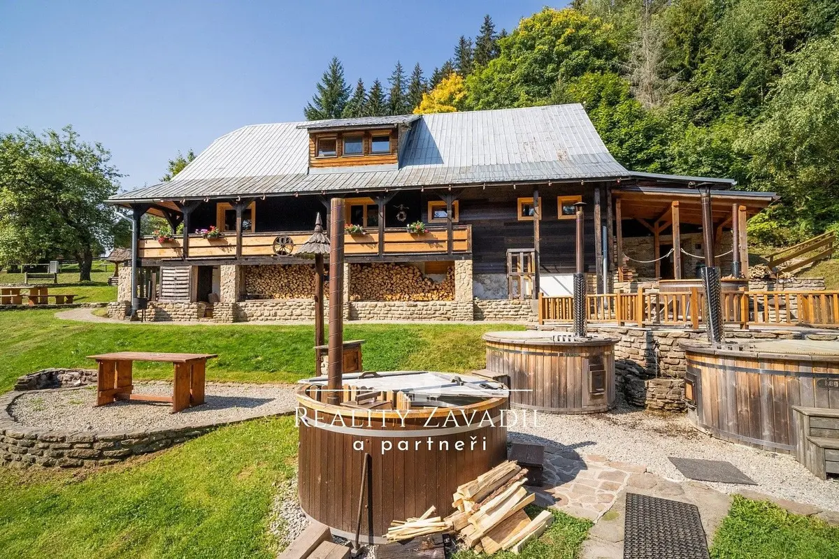 Prodej komerčního prostoru 866 m², Klokočov