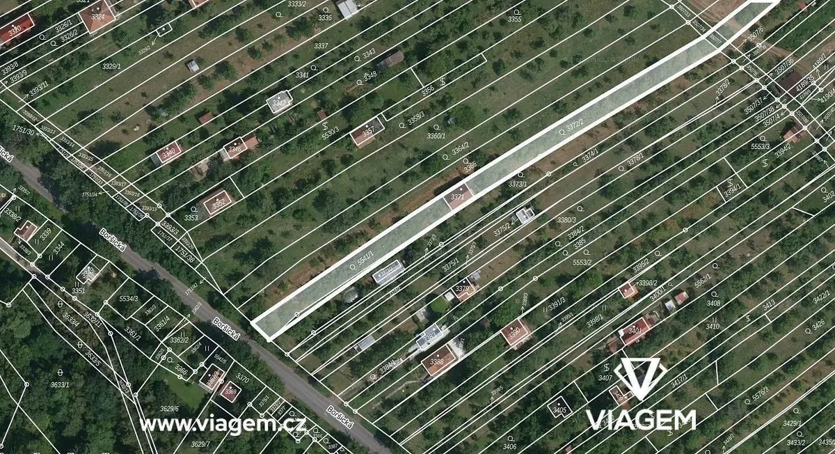 Prodej pozemku 607 m², Hluk