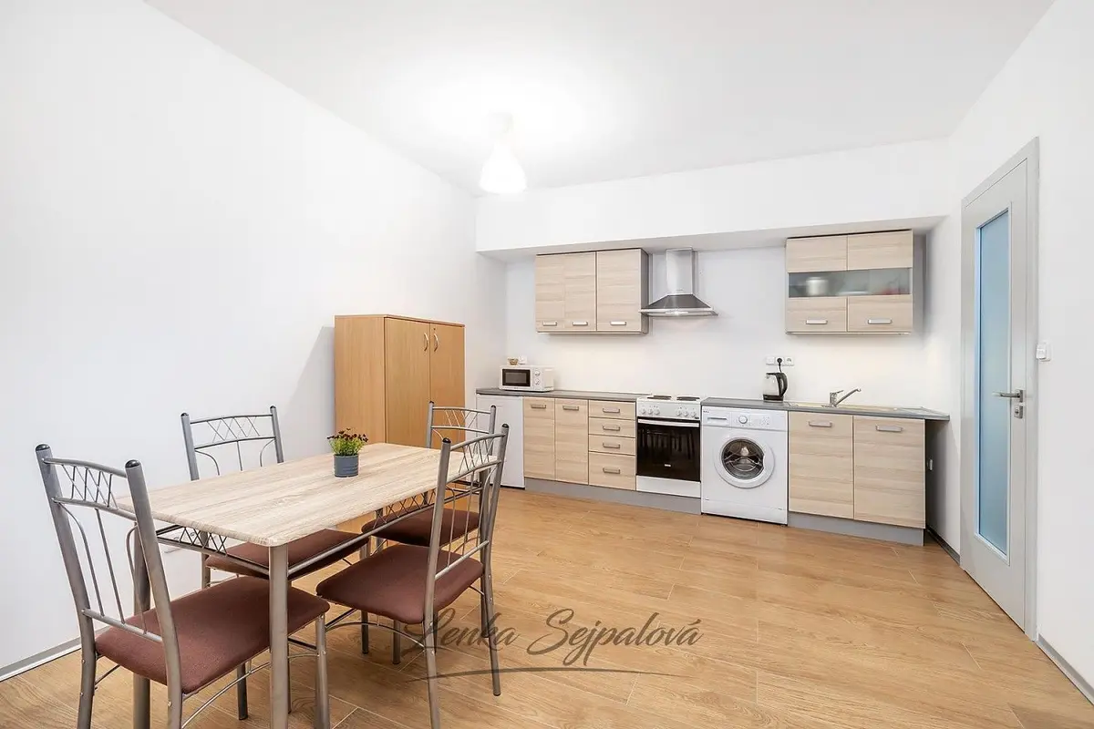 Prodej bytu 1+kk 62 m², Hronovická · Pardubice