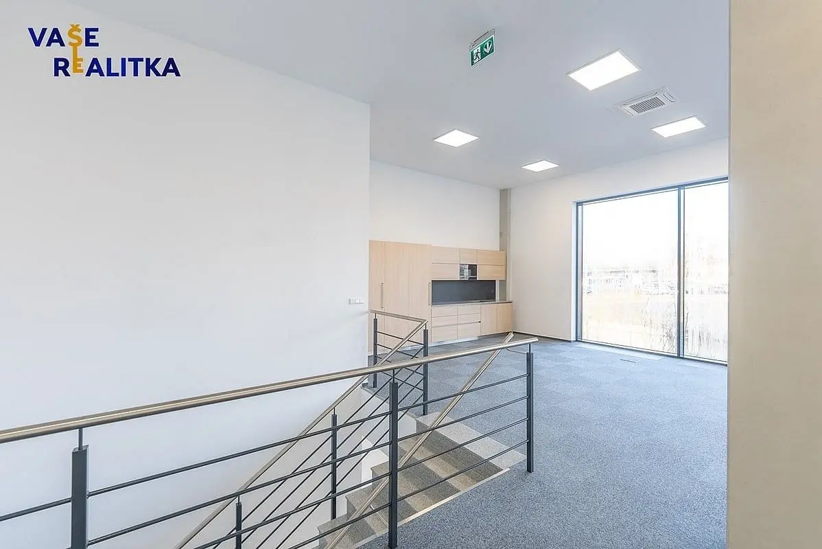 Pronájem komerčního prostoru 1637 m², Hranice