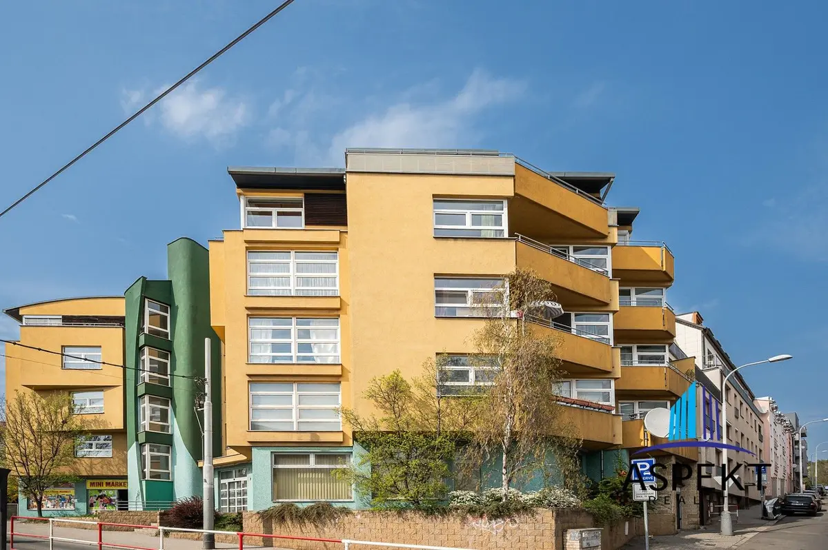 Pronájem komerčního prostoru 224 m², U třešňovky · Kobylisy