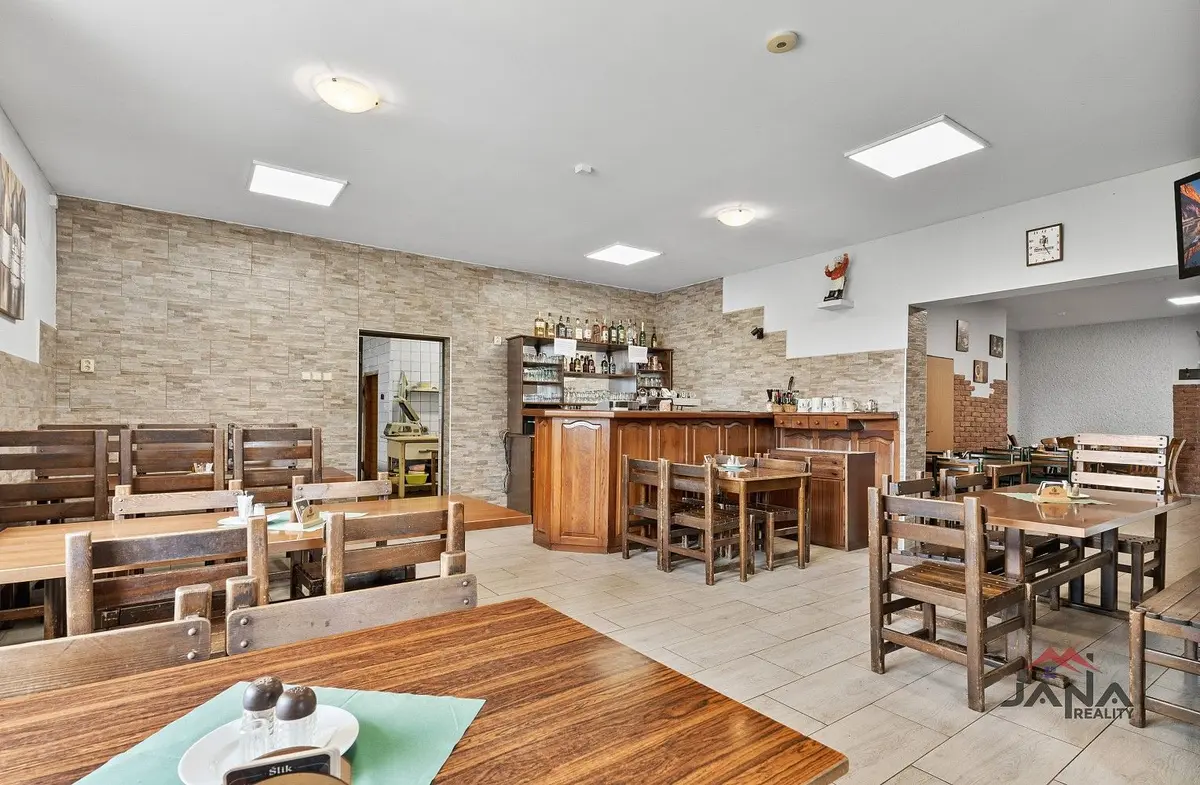 Prodej komerčního prostoru 300 m², Příšovice