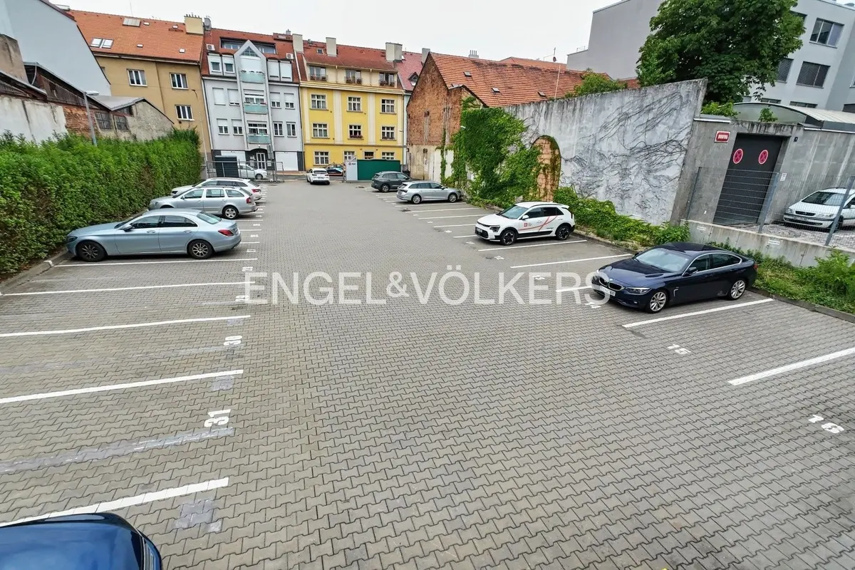 Pronájem nemovitosti 886 m², Baarova · Michle