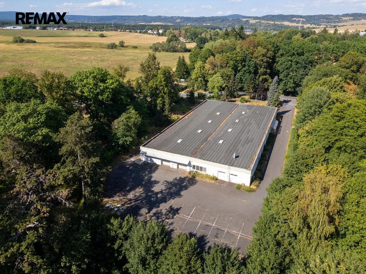 Pronájem komerčního prostoru 2489 m², Chodová Planá
