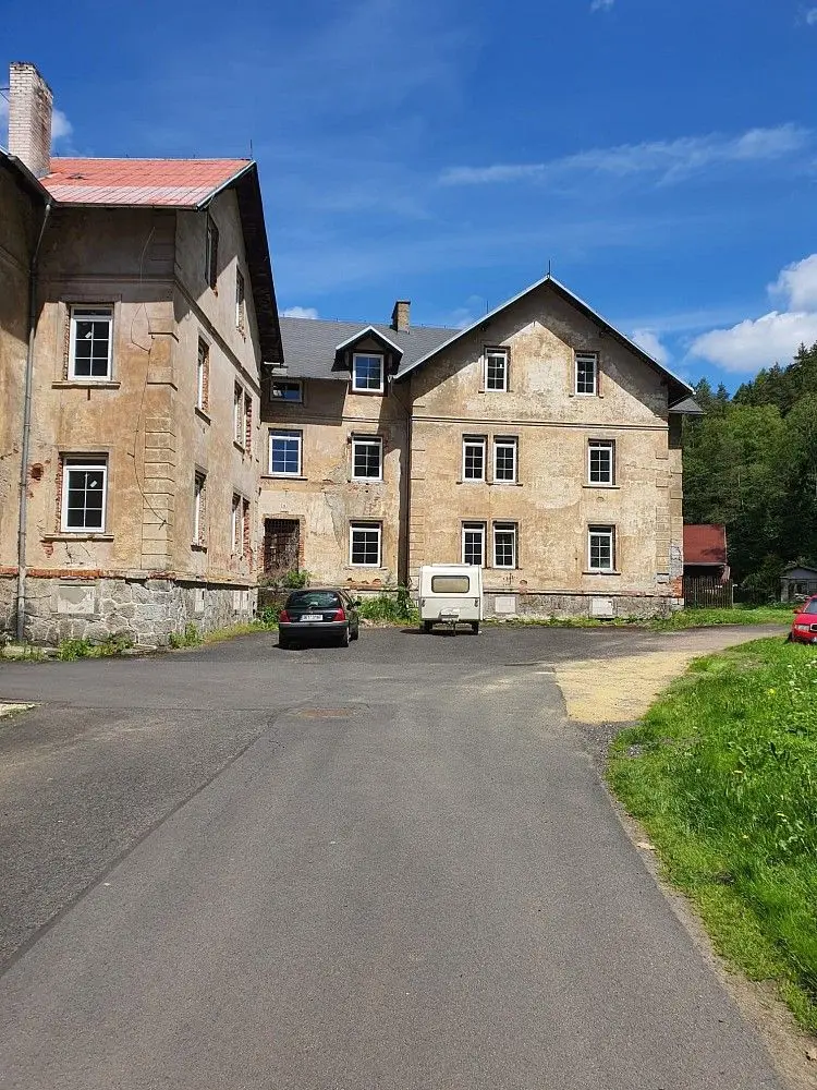 Prodej komerčního prostoru 1000 m², Hory u Oloví · Oloví