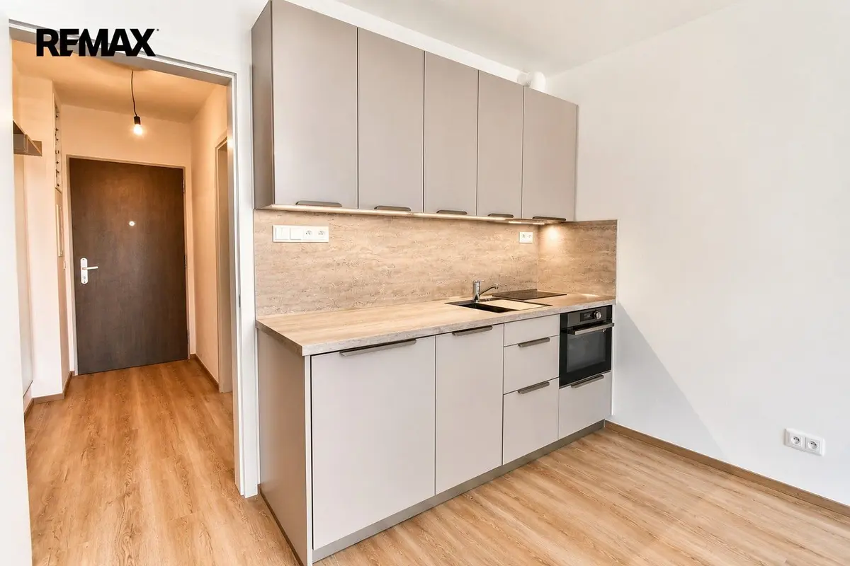 Pronájem bytu 1+kk 28 m², Pod Zámečkem · Moravské Předměstí - sever · Hradec Králové