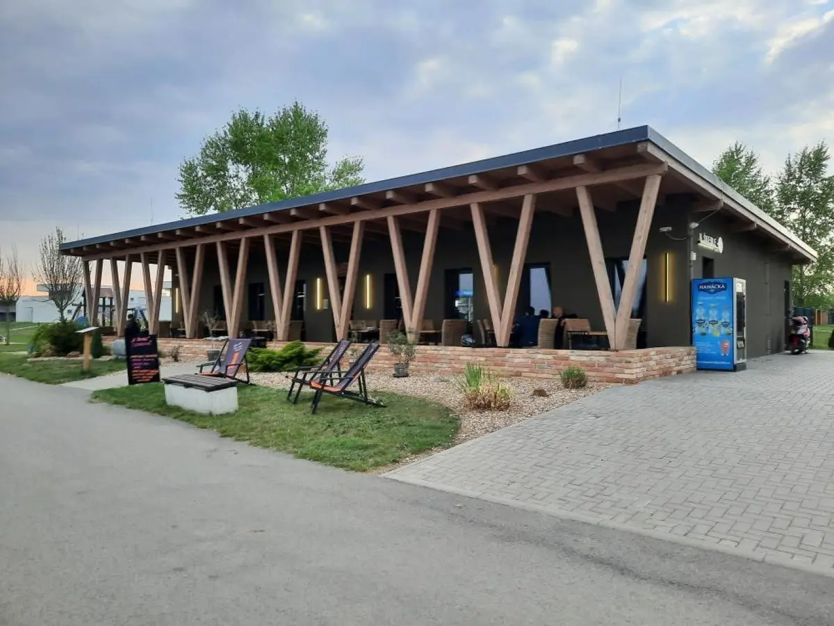 Prodej komerčního prostoru 407 m², Pasohlávky