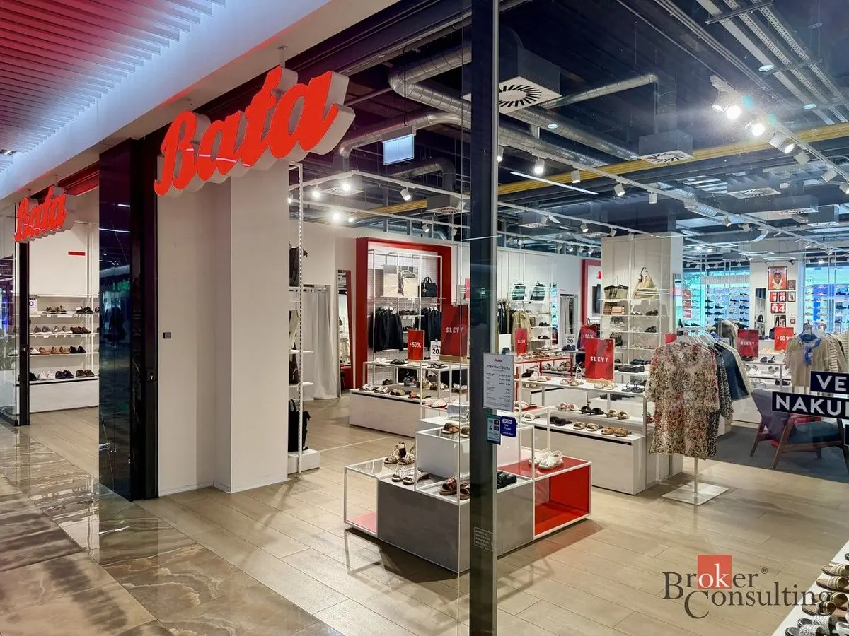Pronájem komerčního prostoru 278 m², Dukelská třída · Pražské Předměstí - sever · Hradec Králové