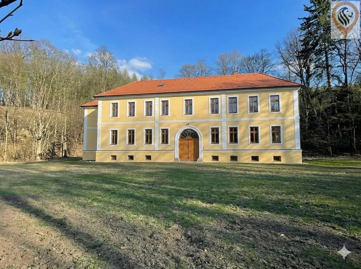 Prodej komerčního prostoru 850 m², Postupice