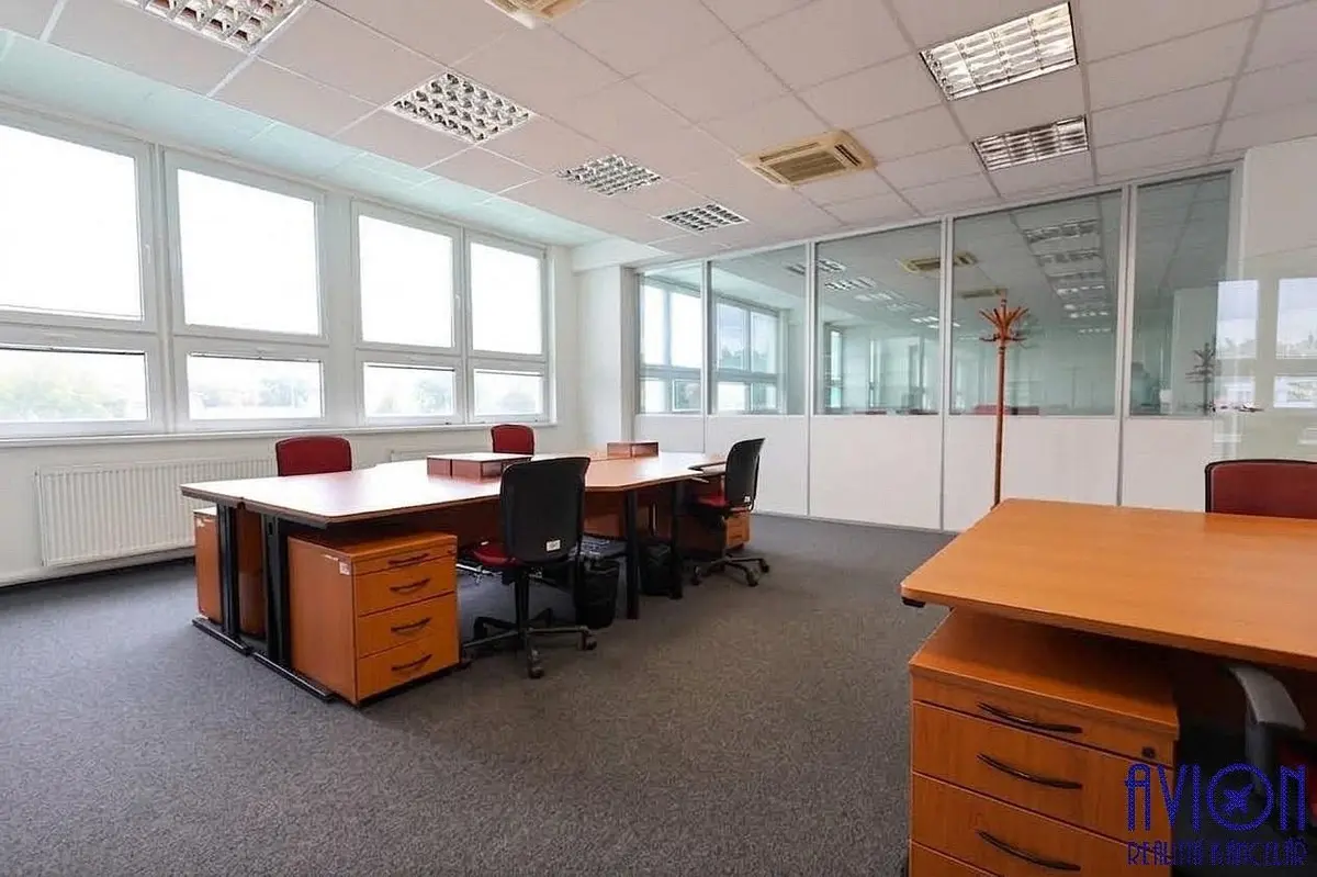 Pronájem komerčního prostoru 400 m², Mezi vodami · Modřany
