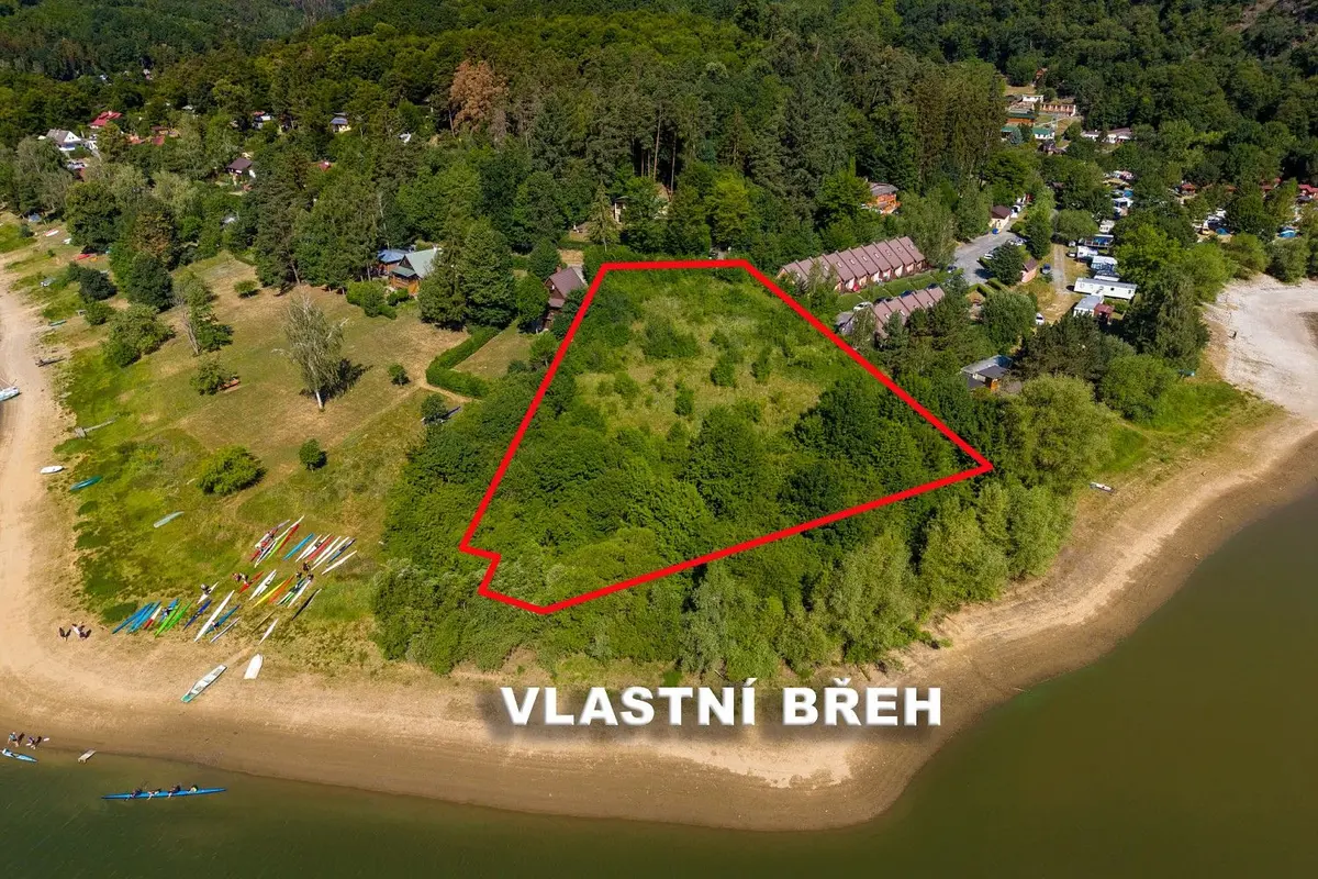 Prodej komerčního prostoru 3255 m², Bítov