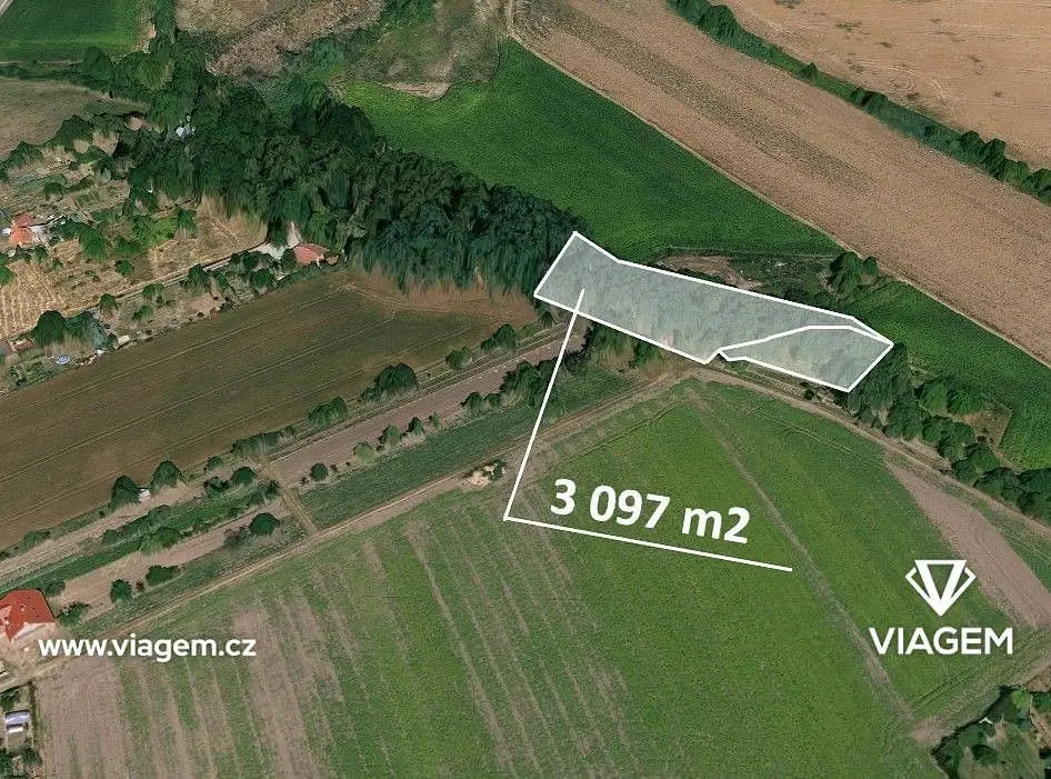 Prodej pozemku 570 m², Charváty