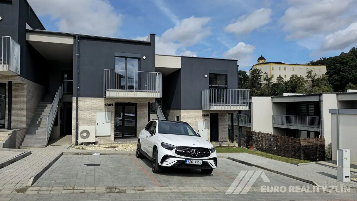 Pronájem bytu 1+kk 29 m², Pod Hradem I · Malenovice · Zlín