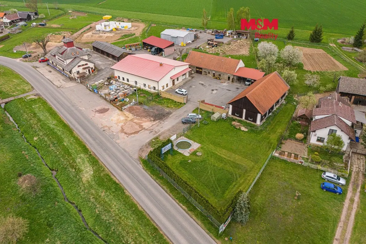 Pronájem komerčního prostoru 453 m², Dubenec