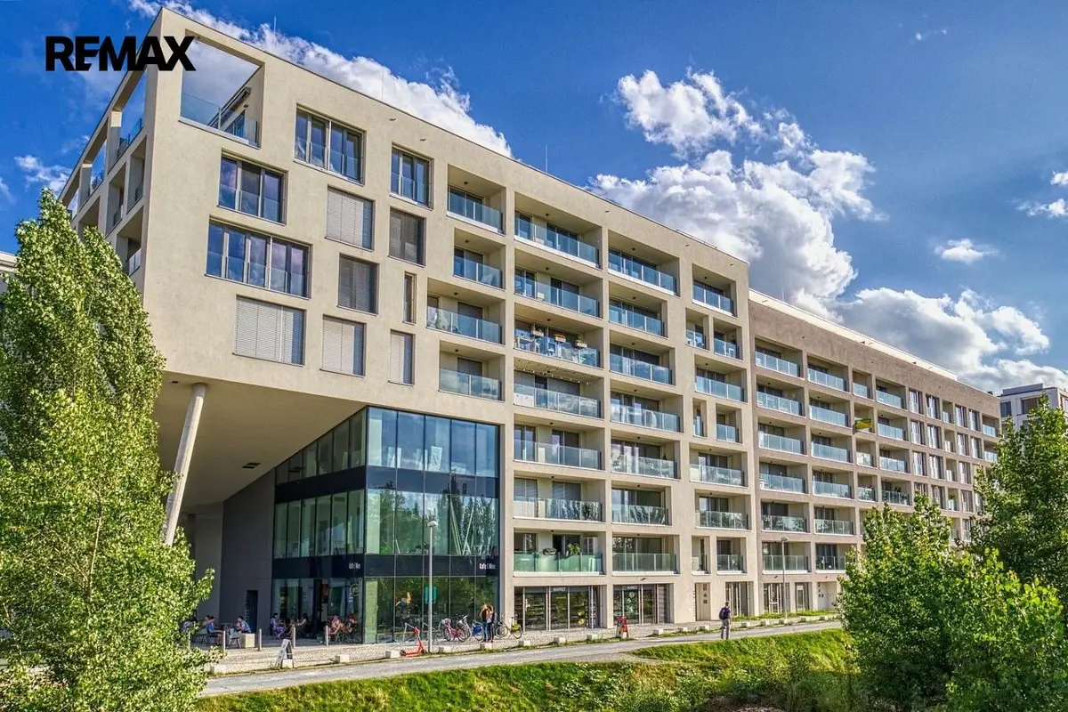 Prodej bytu 4+kk 104 m², Za Karlínským přístavem · Karlín