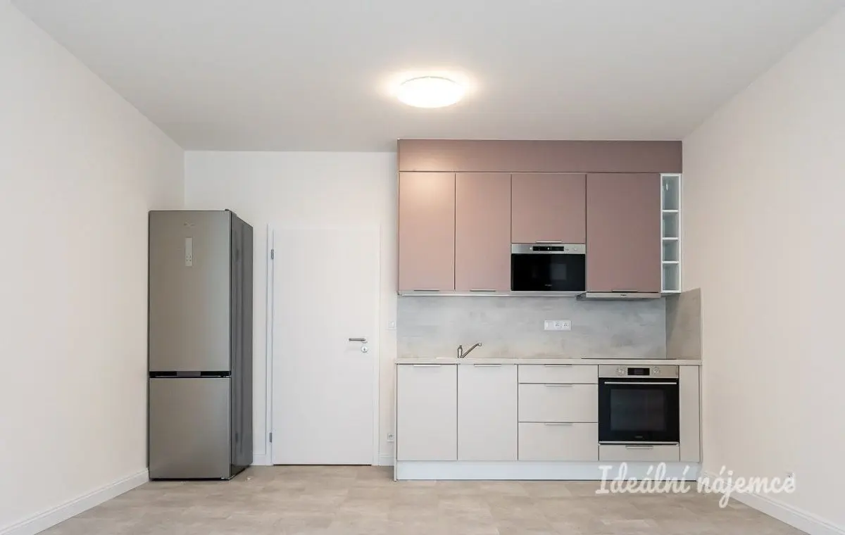 Pronájem bytu 1+kk 35 m², Vysočany