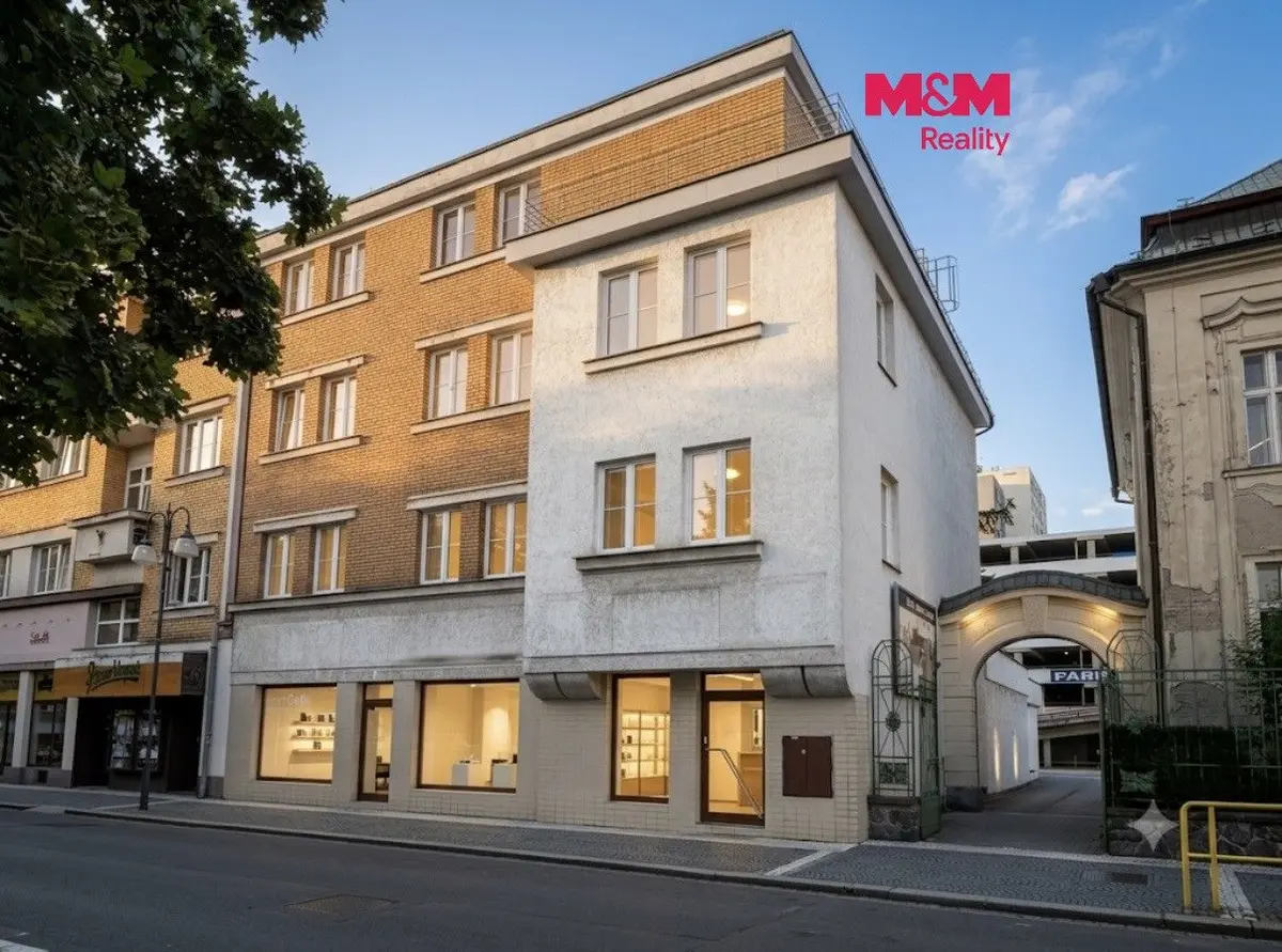 Pronájem komerčního prostoru 220 m², Smetanovo náměstí · Pardubice