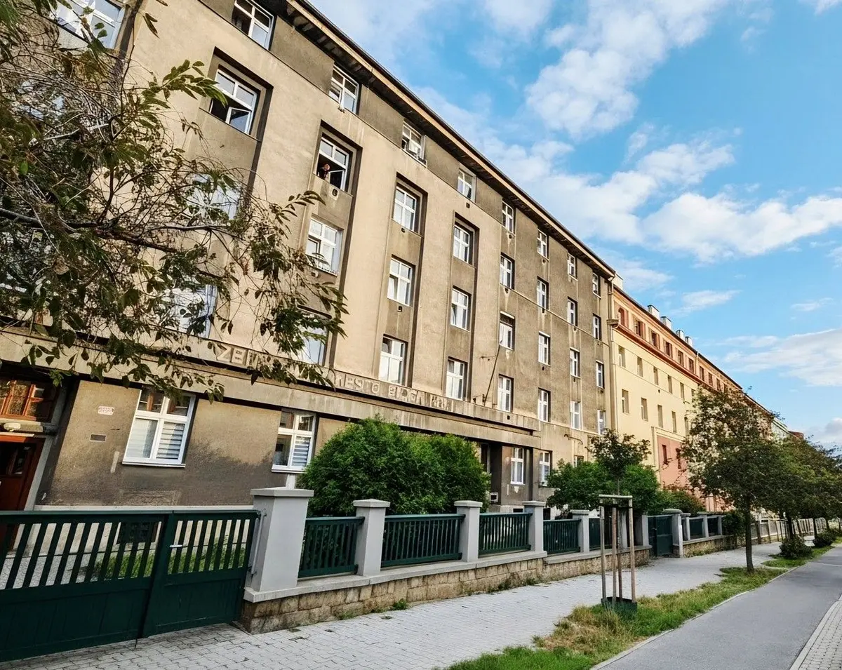 Pronájem bytu 1+kk 30 m², Edvarda Beneše · Plzeň