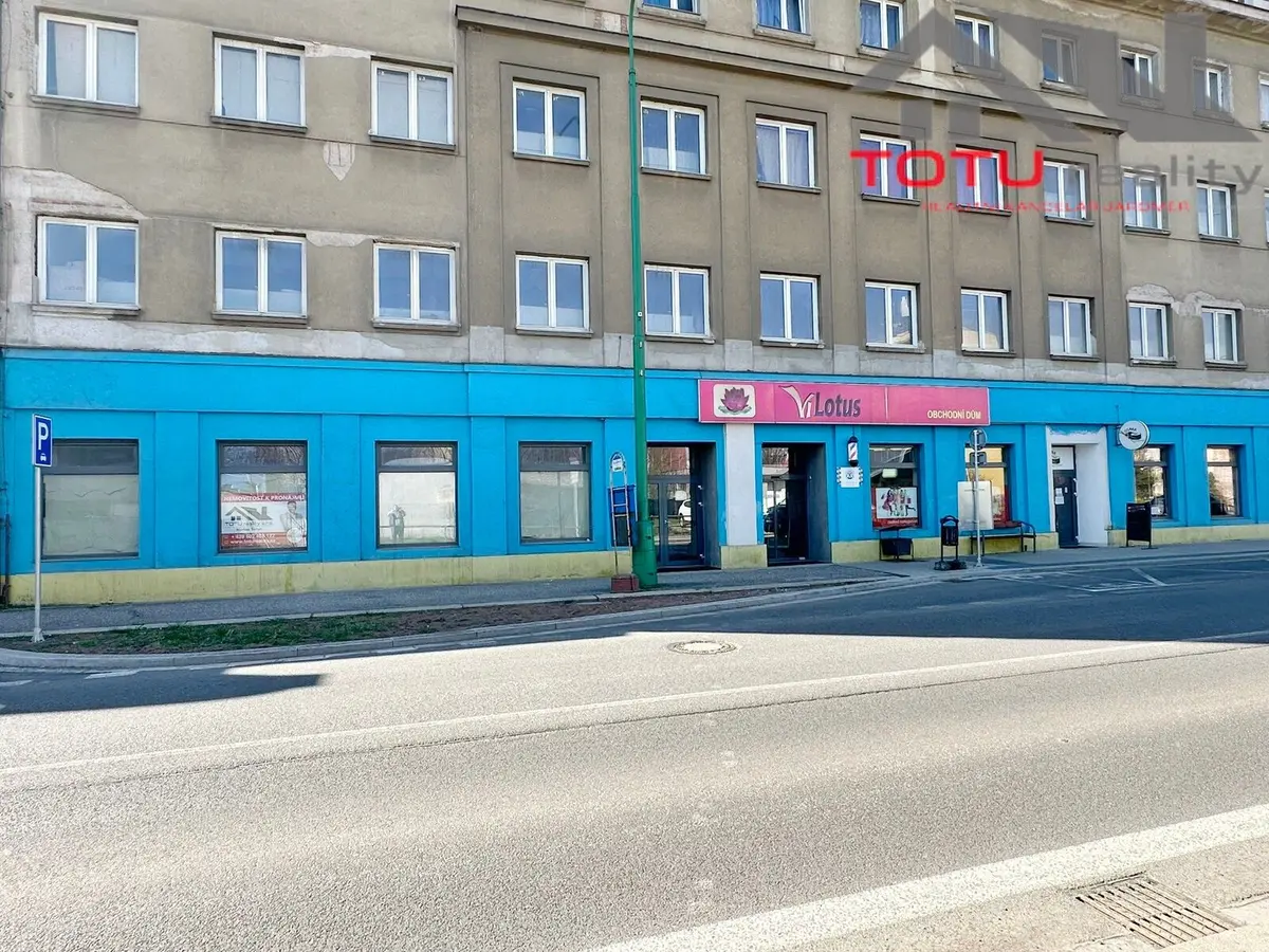 Pronájem komerčního prostoru 3802 m², Husova · Jaroměř