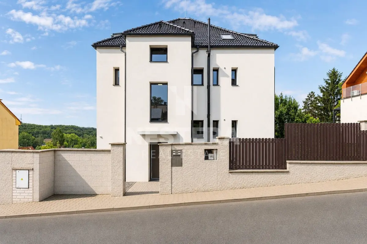 Prodej bytu 1+kk 35 m², Želivská · Kyje