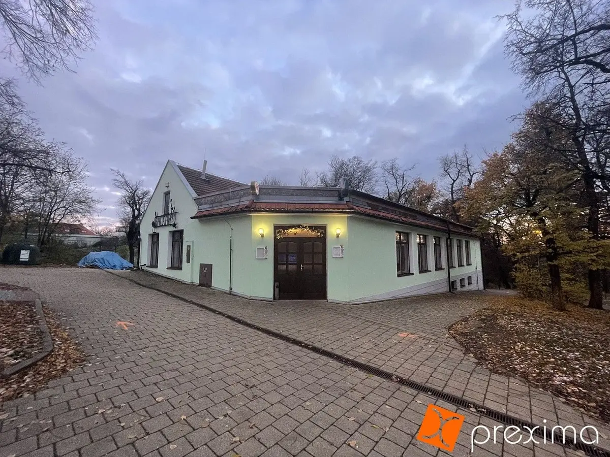 Prodej komerčního prostoru 285 m², Na Dlouhých · Uherský Brod