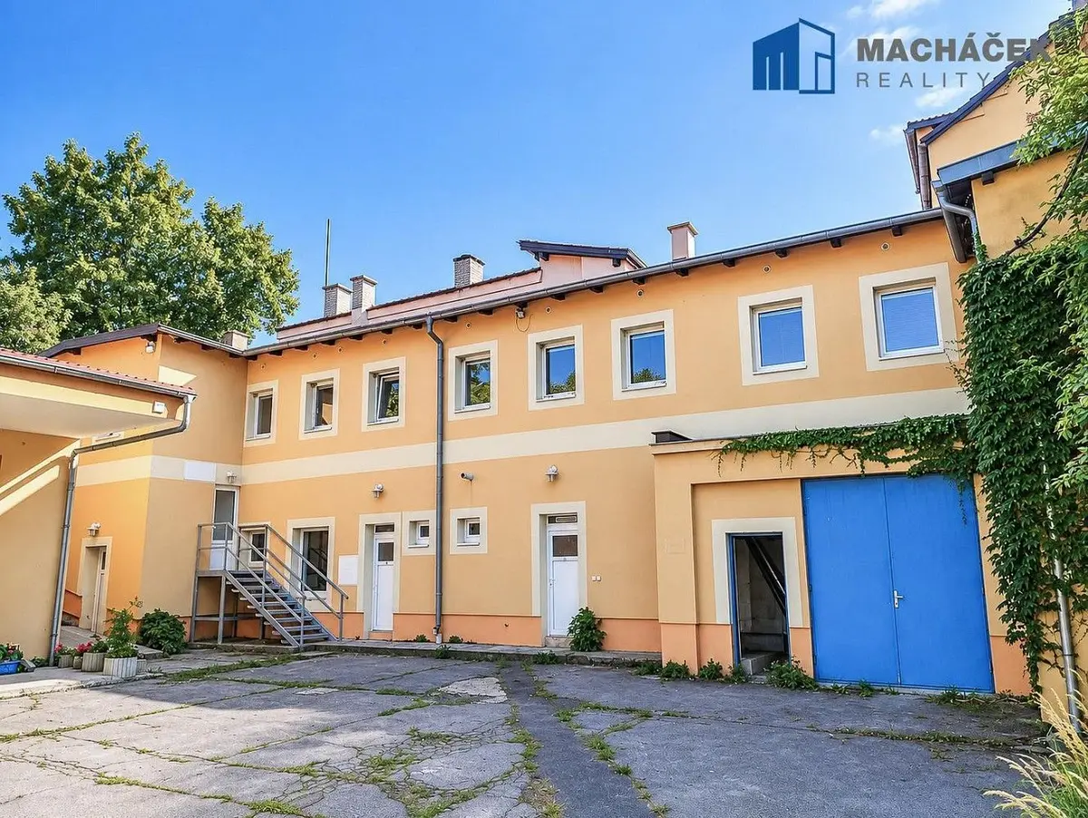 Pronájem komerčního prostoru 278 m², Husova · Duchcov