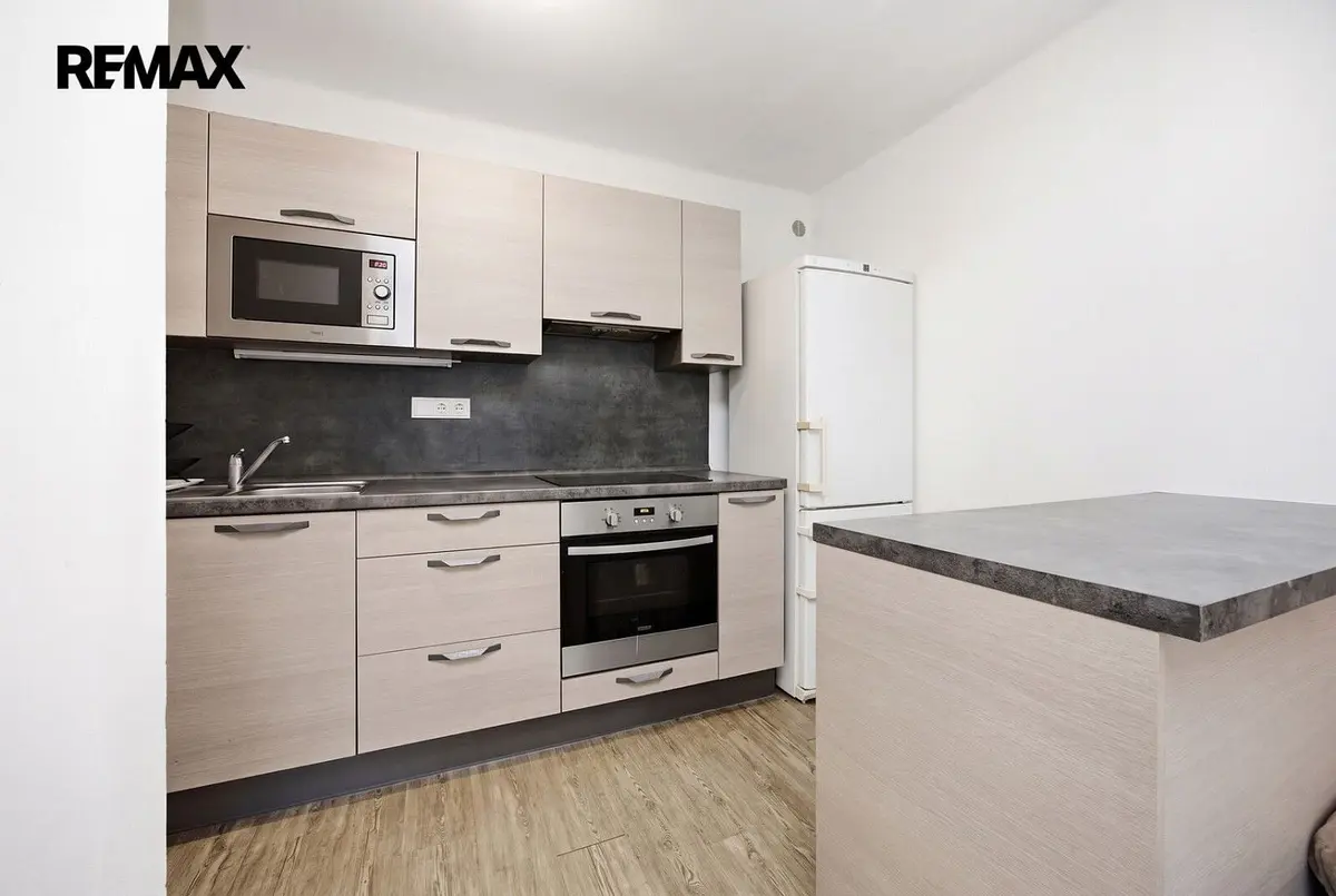 Prodej bytu 2+1 43 m², V bytovkách · Uhříněves
