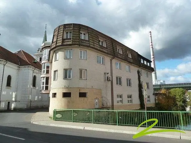 Prodej komerčního prostoru 2000 m², Trmice