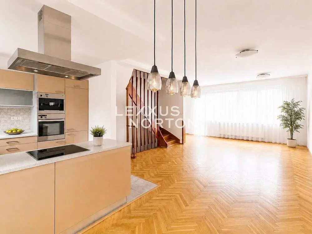 Pronájem domu 172 m², Na Míčánce · Dejvice