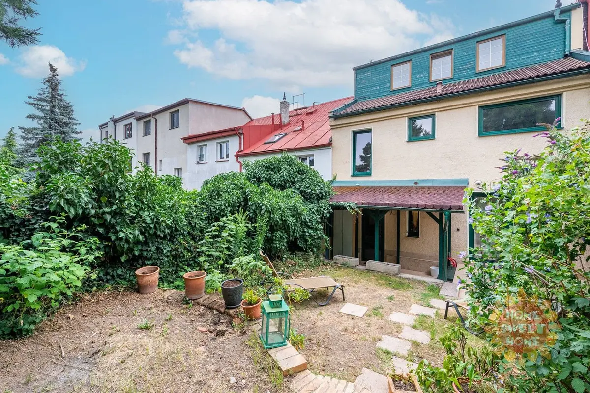 Pronájem domu 265 m², Sedlecká · Kobylisy