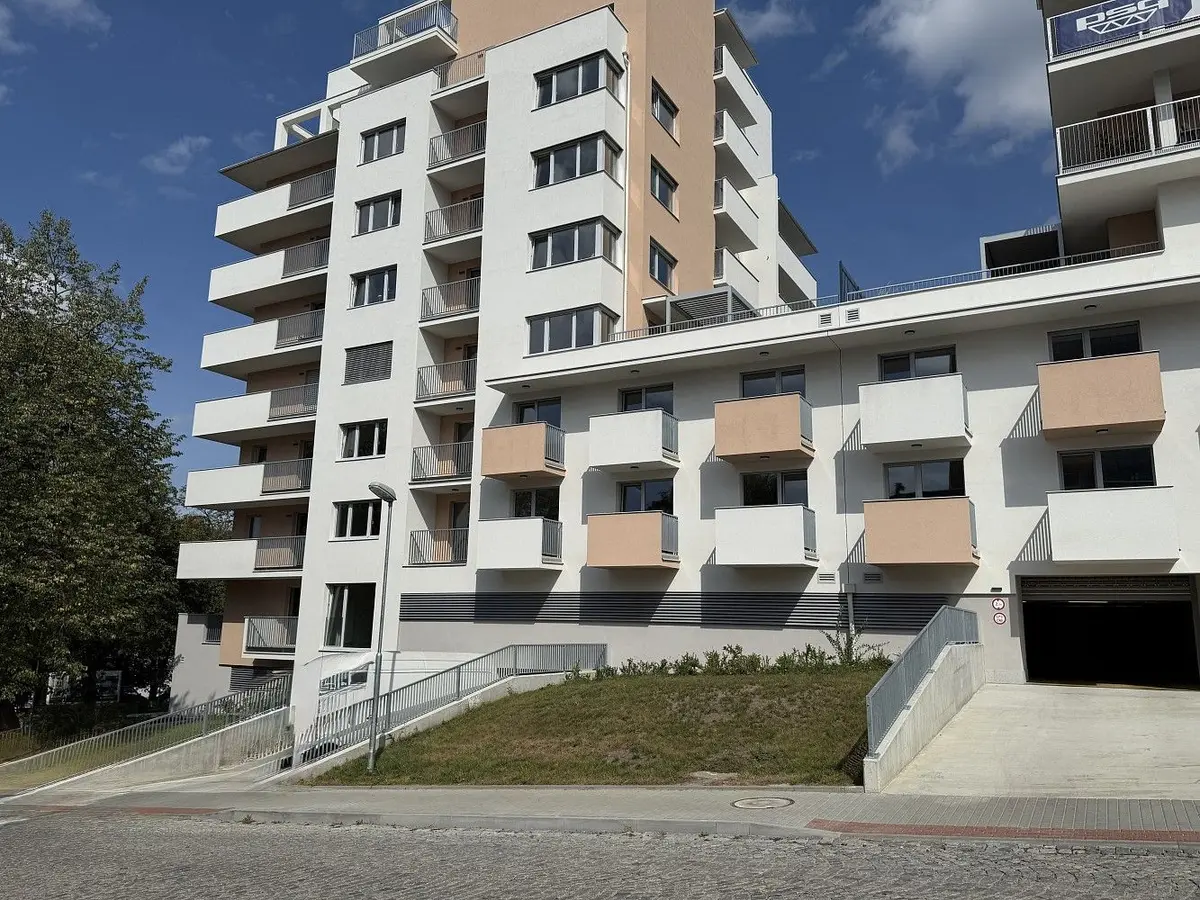Pronájem nemovitosti 18 m², Nad Stráněmi · Jižní Svahy I · Zlín