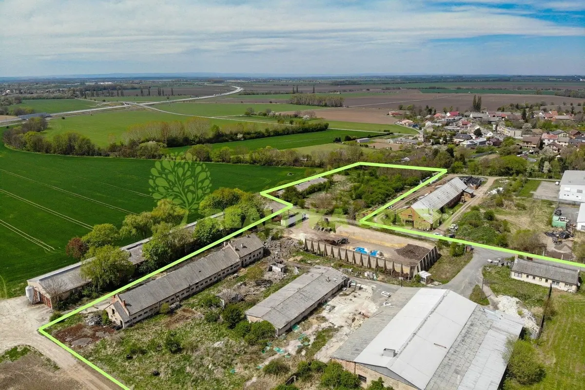 Prodej komerčního prostoru 27330 m², Količín · Holešov