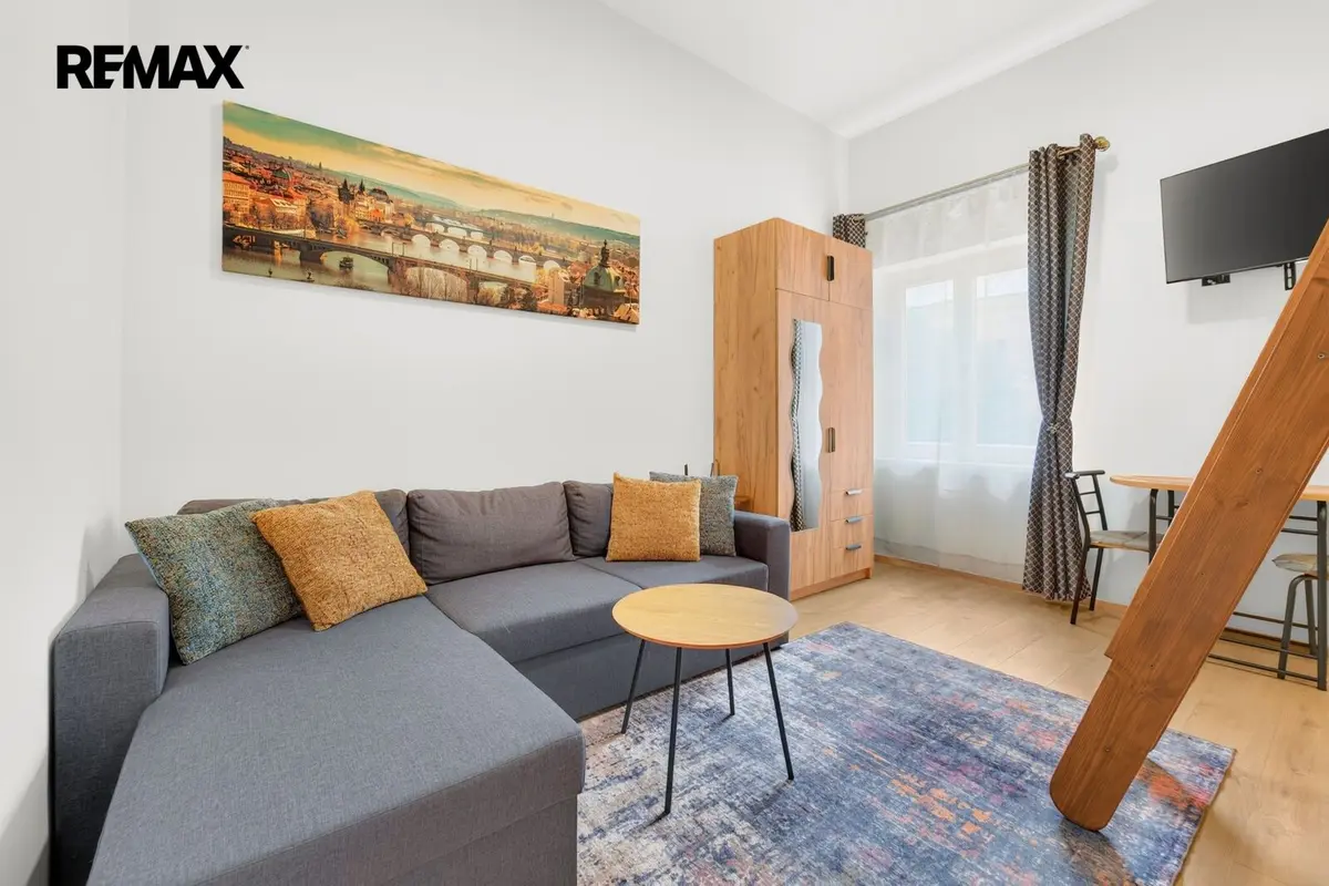 Prodej bytu 1+kk 22 m², Holandská · Vršovice