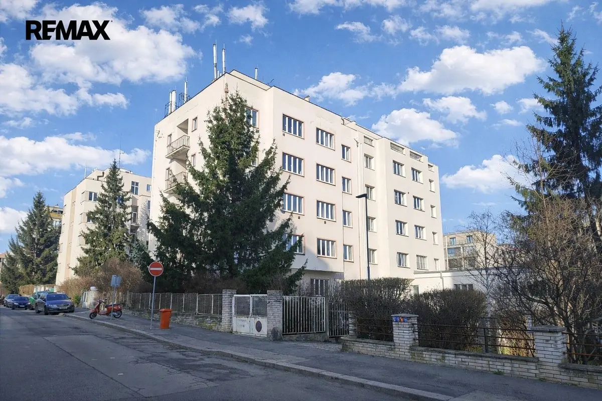 Prodej bytu 1+1 48 m², Nad Kajetánkou · Břevnov