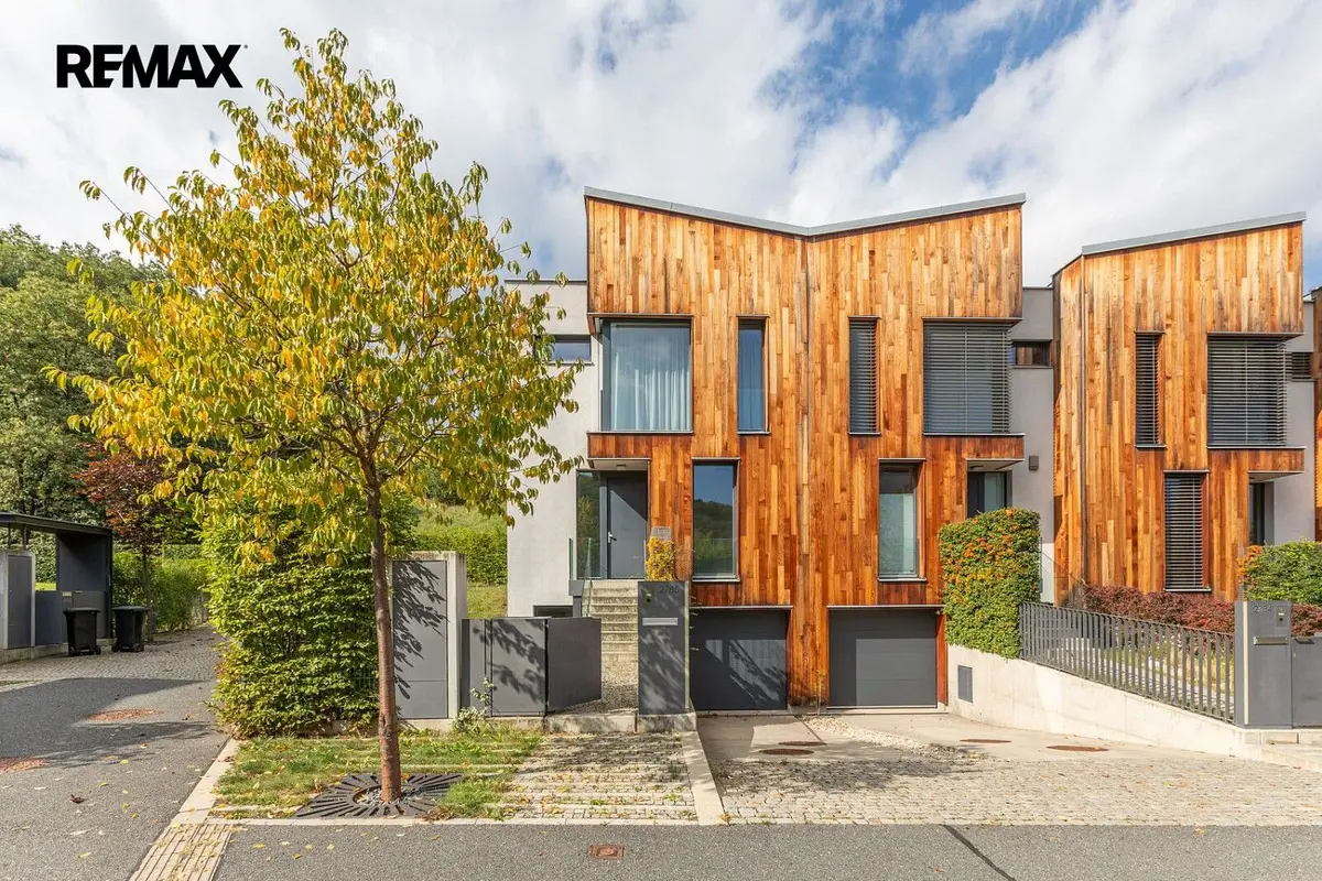 Pronájem domu 167 m², V Šáreckém údolí · Dejvice