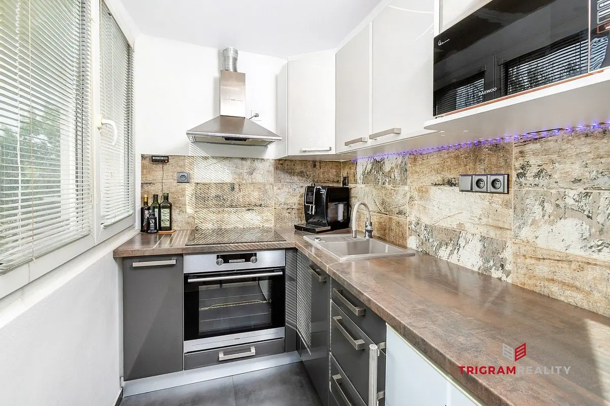 Prodej bytu 1+kk 28 m², Gočárova třída · Střed města · Hradec Králové