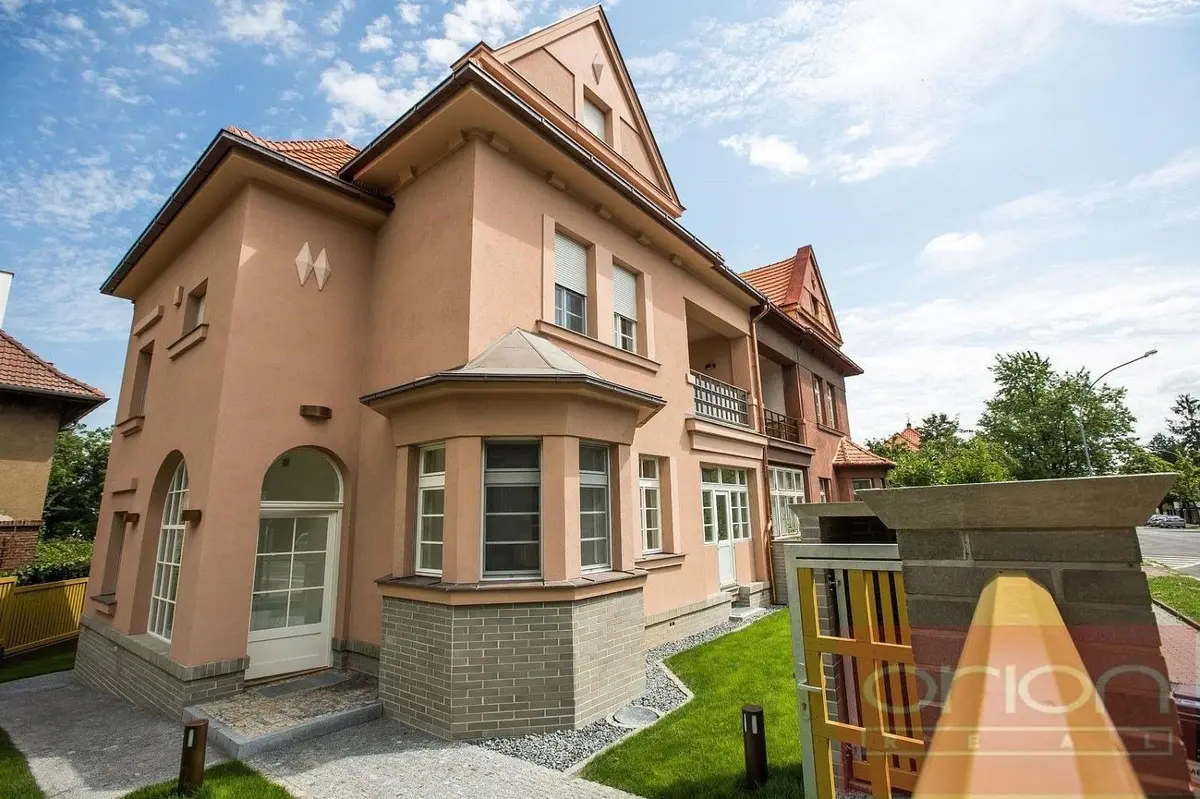 Pronájem domu 250 m², Na Ořechovce · Střešovice