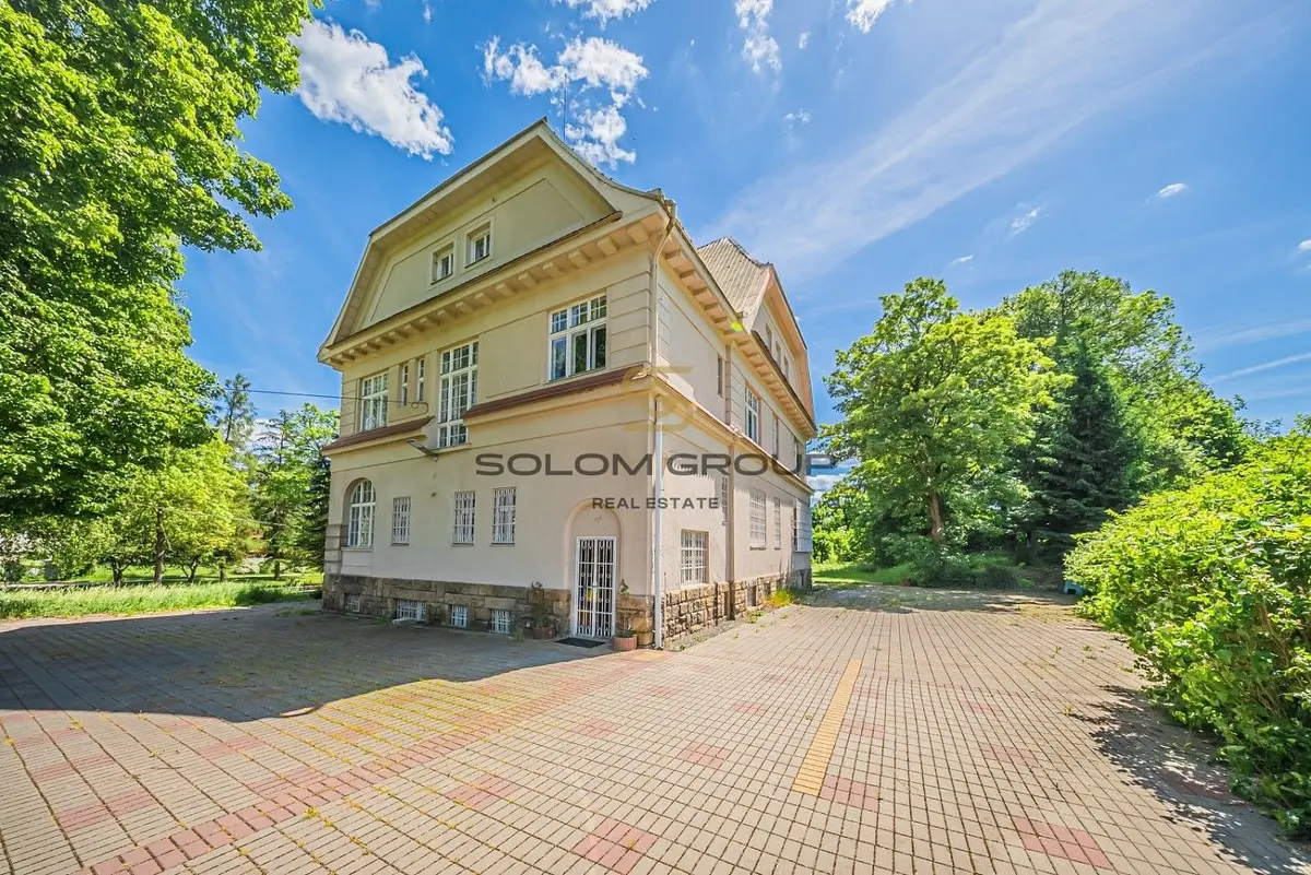 Prodej komerčního prostoru 1105 m², Hostivínská · Hostinné