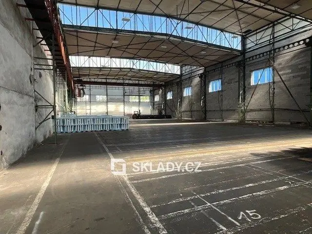 Pronájem komerčního prostoru 2400 m², Bystřany