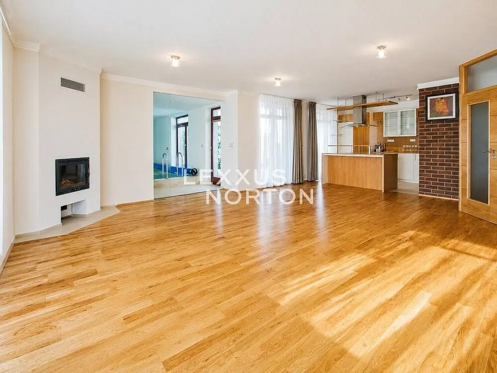 Pronájem domu 350 m², Nad hradním potokem · Veleslavín