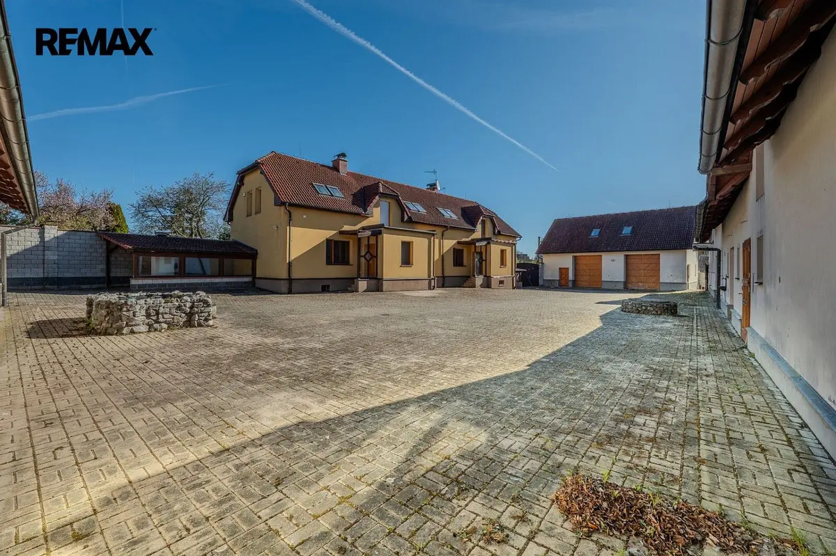 Prodej domu 1145 m², Radimovice u Velkých Popovic · Petříkov