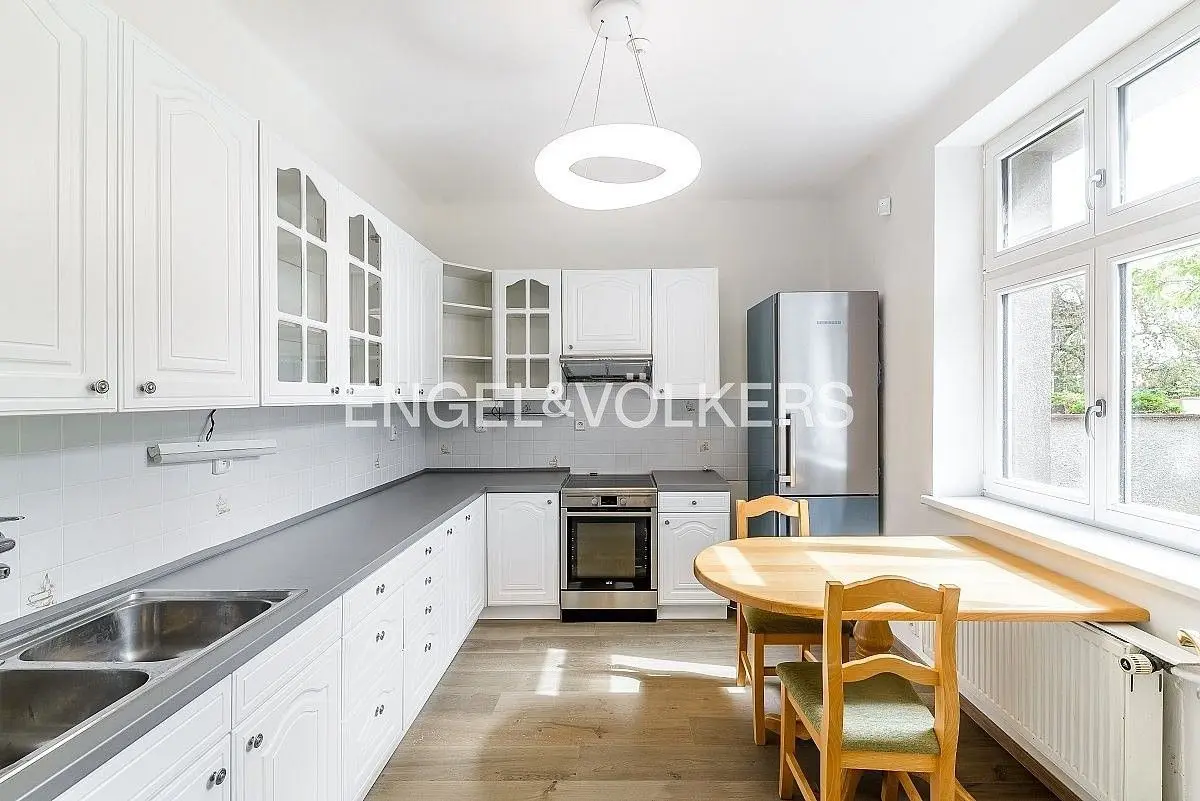 Pronájem domu 140 m², Na čihadle · Dejvice