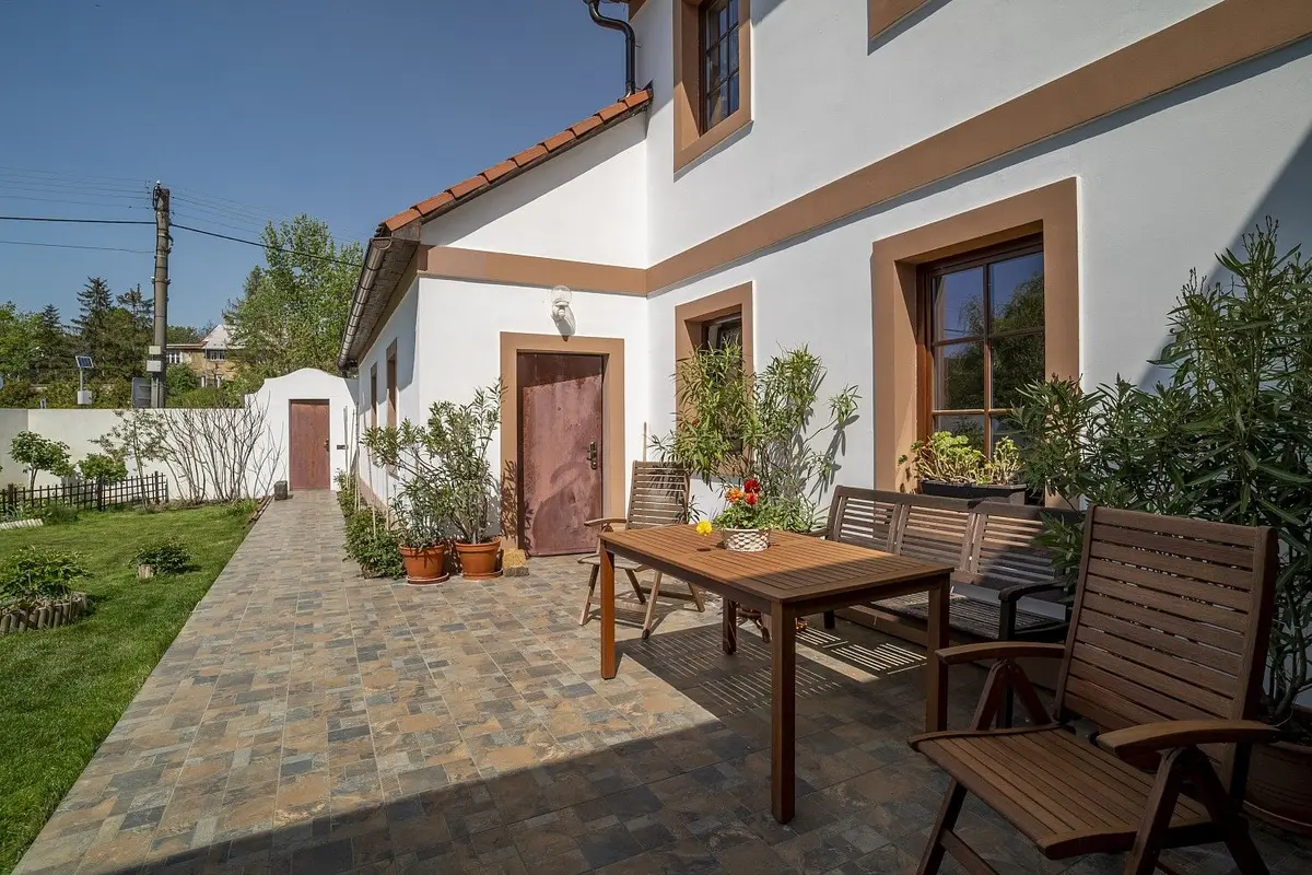 Pronájem domu 382 m², V. Moravce · Stehelčeves