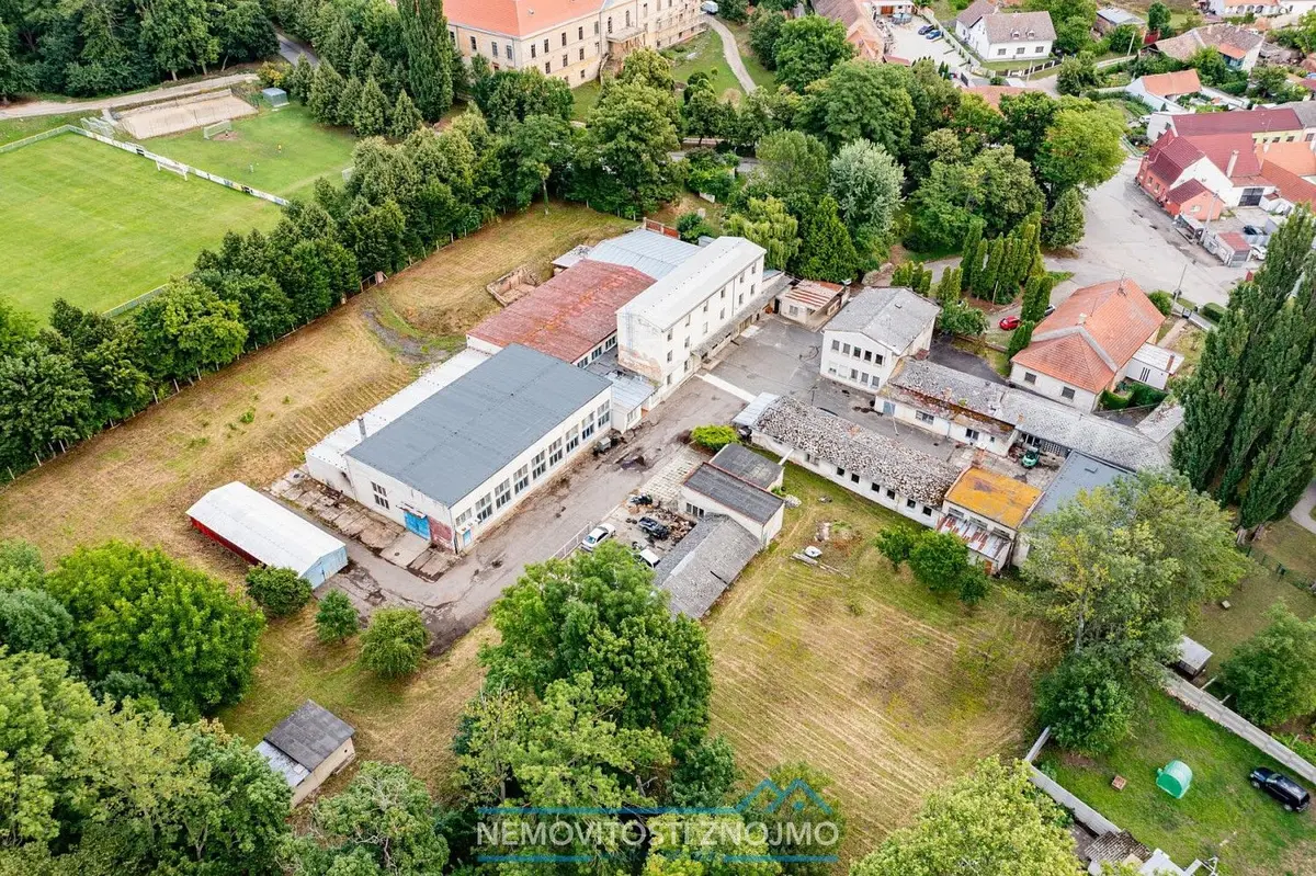 Prodej komerčního prostoru 12000 m², Hrušovany nad Jevišovkou