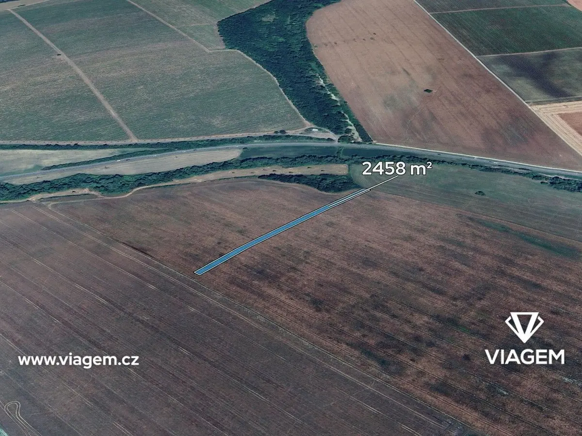 Prodej pozemku 2458 m², Louka