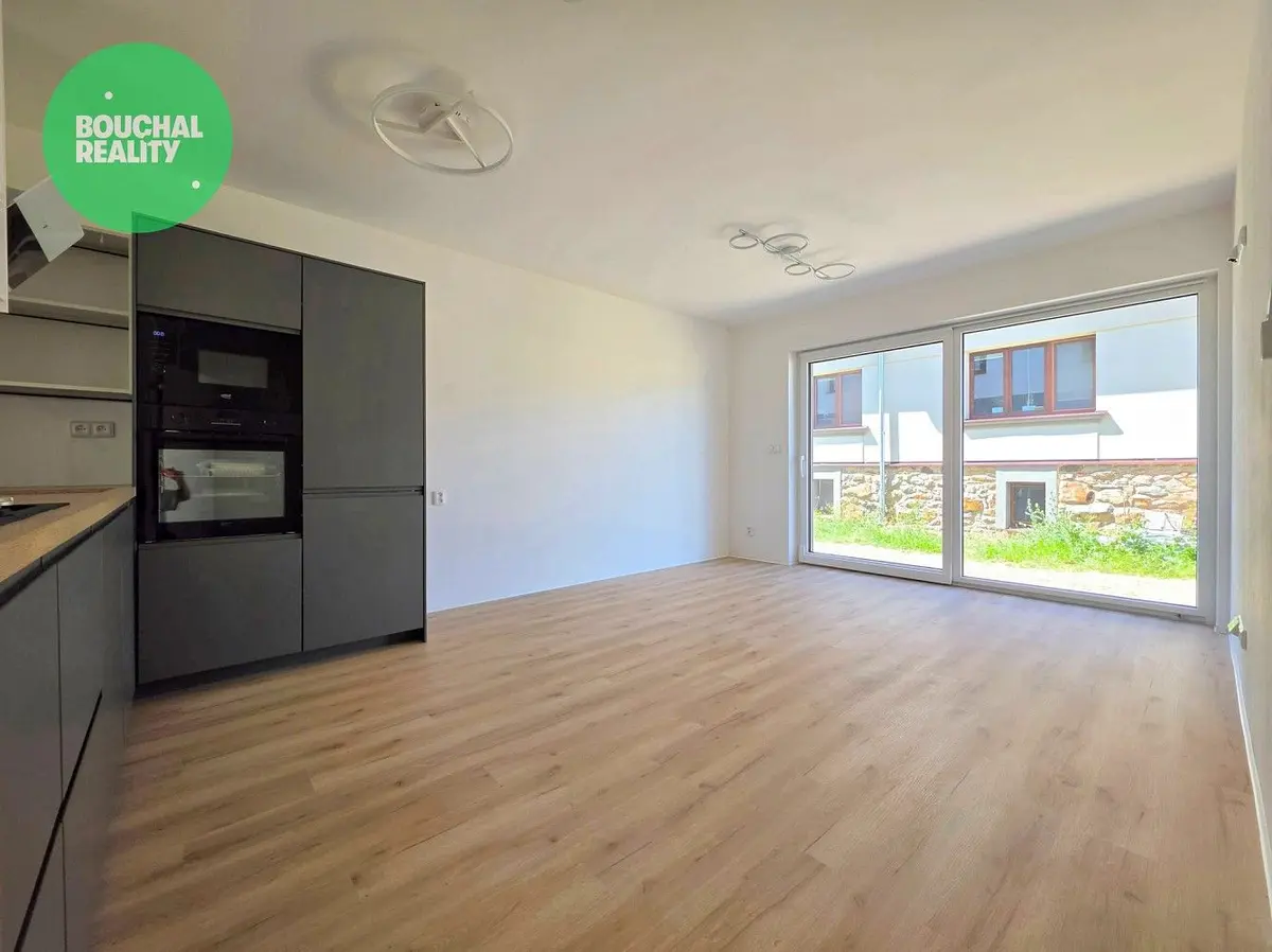 Pronájem bytu 1+kk 55 m², Město Touškov