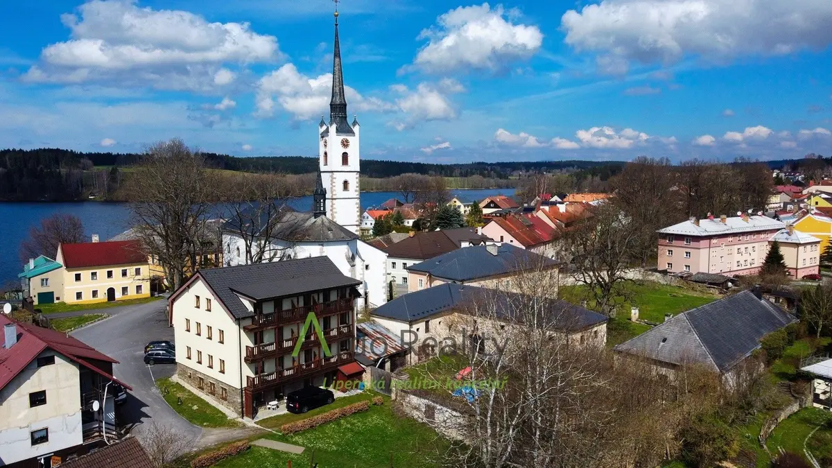 Prodej komerčního prostoru 595 m², Frymburk