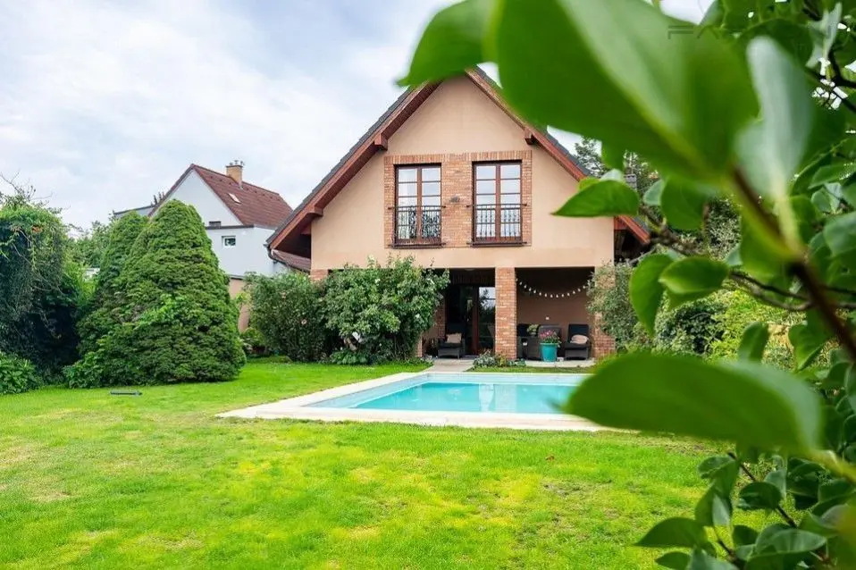 Prodej domu 212 m², Rožnovská · Horní Počernice