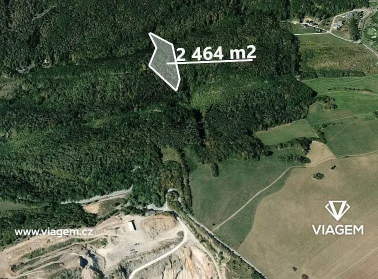 Prodej pozemku 2464 m², Loděnice